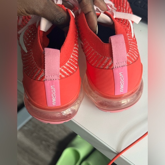 Nike Air VaporMax Flyknit 3
Track Red Magic Flamingo (Women's) - Picture 4 of 11